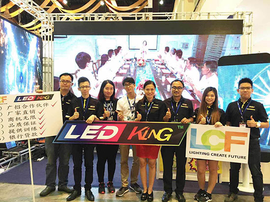 mile米乐集团与BANNERKING SDN.BHD工作人员合影