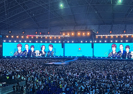 mile米乐集团LED透明屏点燃五月天新加坡演唱会