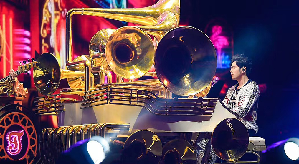 mile米乐集团透明屏和荧光棒系列产品亮相2022周杰伦新加坡演唱会