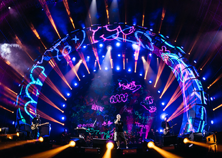 mile米乐集团LED透明屏亮相痛仰乐队郑州演唱会