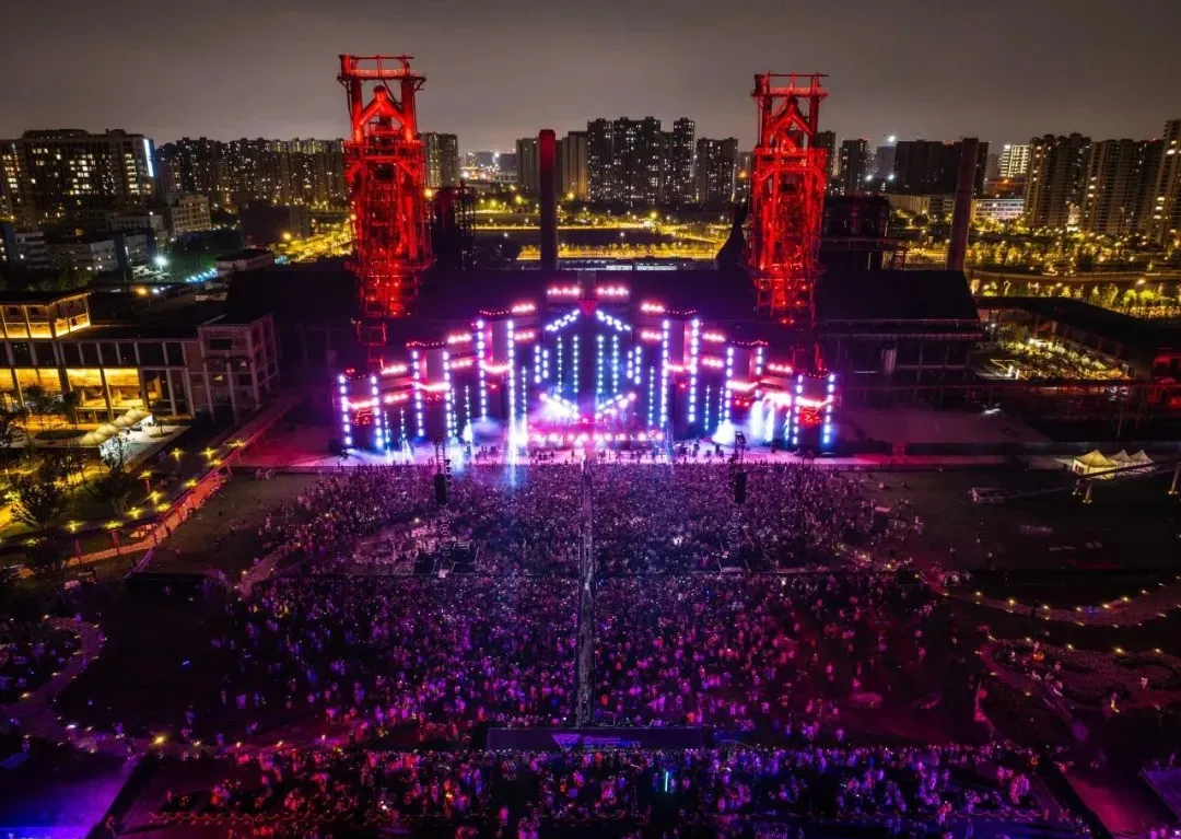 风暴电音节LED显示屏 风暴电音节LED显示屏