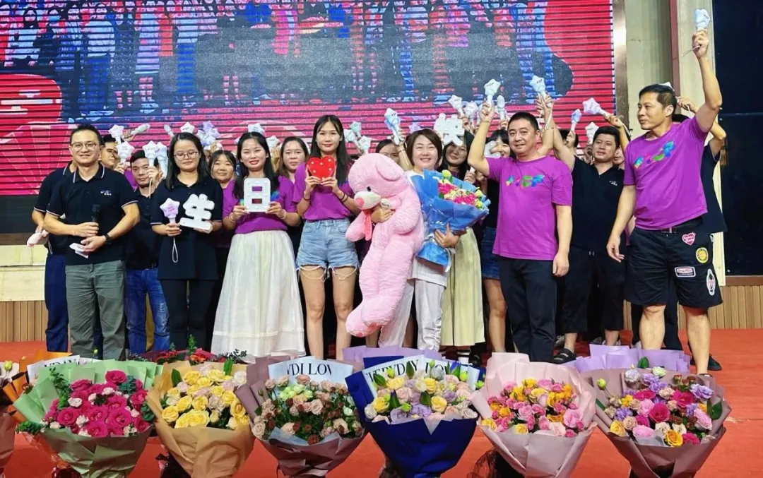 mile米乐集团切蛋糕仪式 mile米乐集团切蛋糕仪式